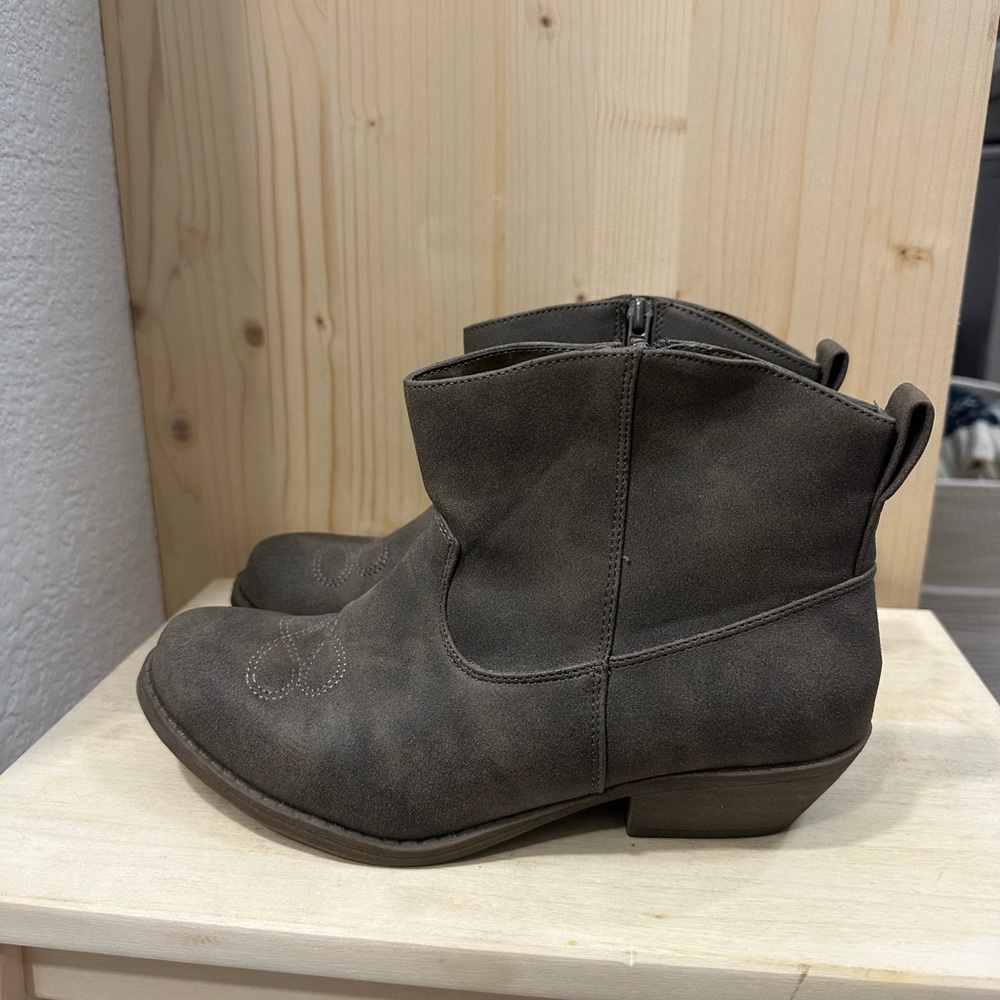 CL by Chinese Laundry Taupe Ankle Booties